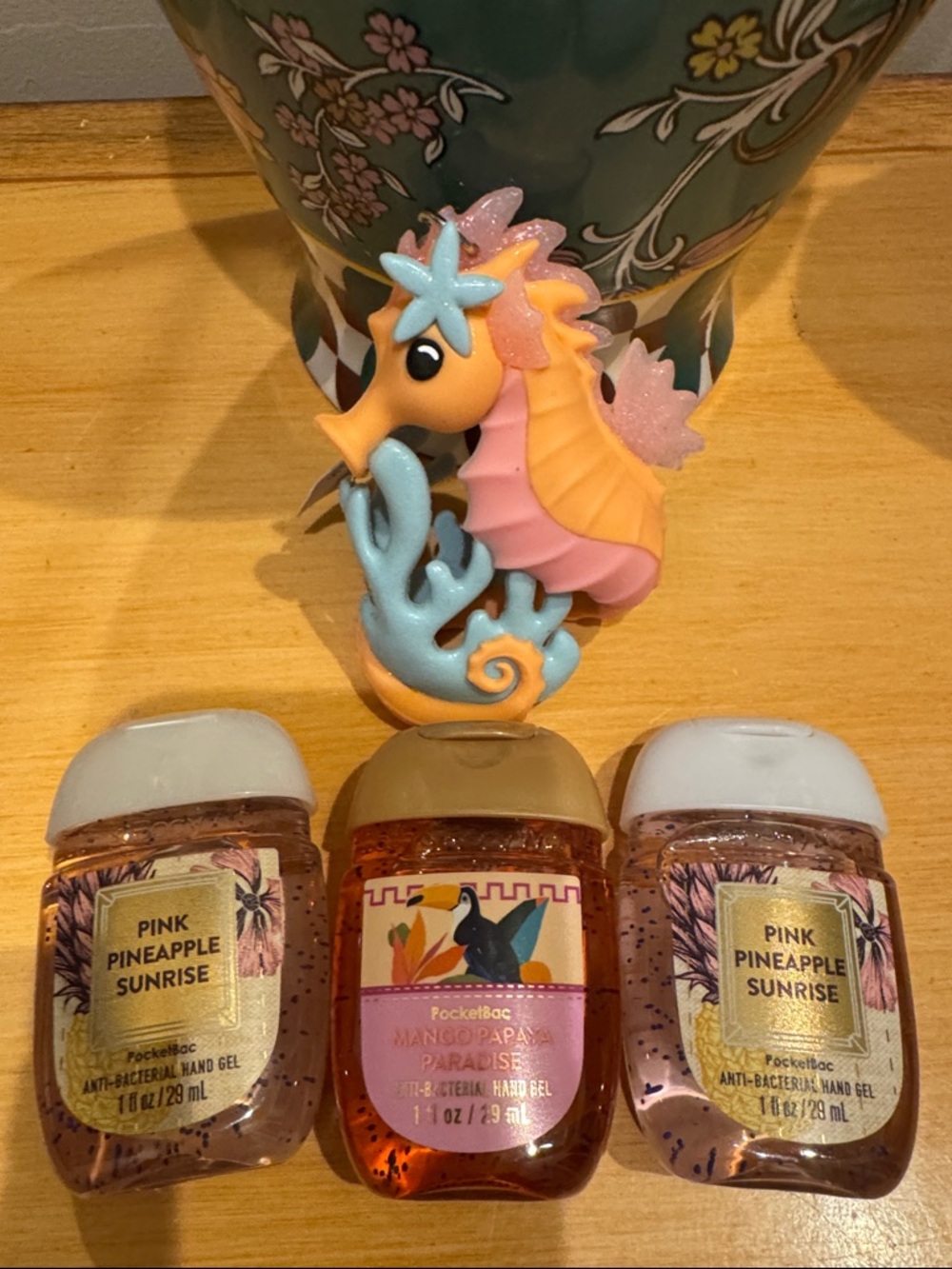 Bath & Body Works Seahorse Holder & 3 Sanitizer Refills